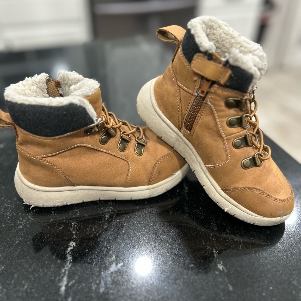 Tan Winter Boots with Faux Fur Lining
